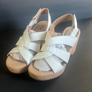 Clarks Women's Giselle Beach White Leather Wedge Sandal, size 11 🔥